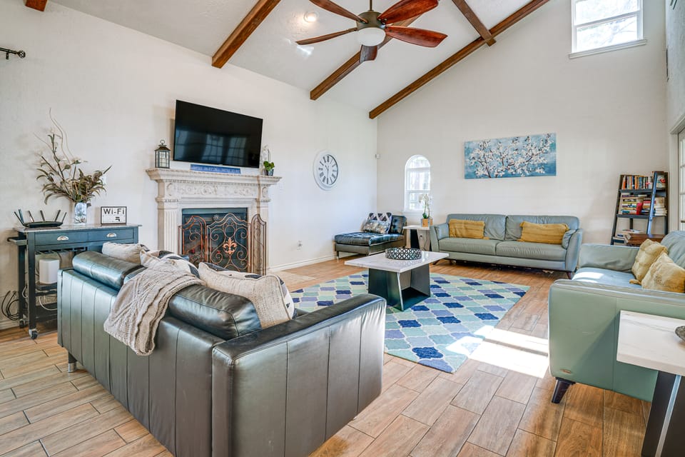 Modern Lake Conroe House w/ Lakefront Park & Deck! House in Lake Conroe