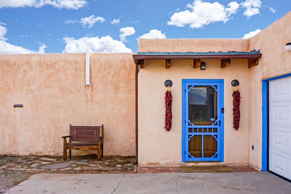 Santa Fe Desert Adobe Retreat - Mountain Views House in New Mexico