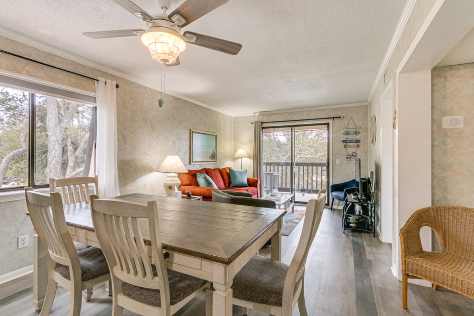 Walk to Beach: HHI Beach & Tennis Resort Condo Apartment in Hilton Head Island