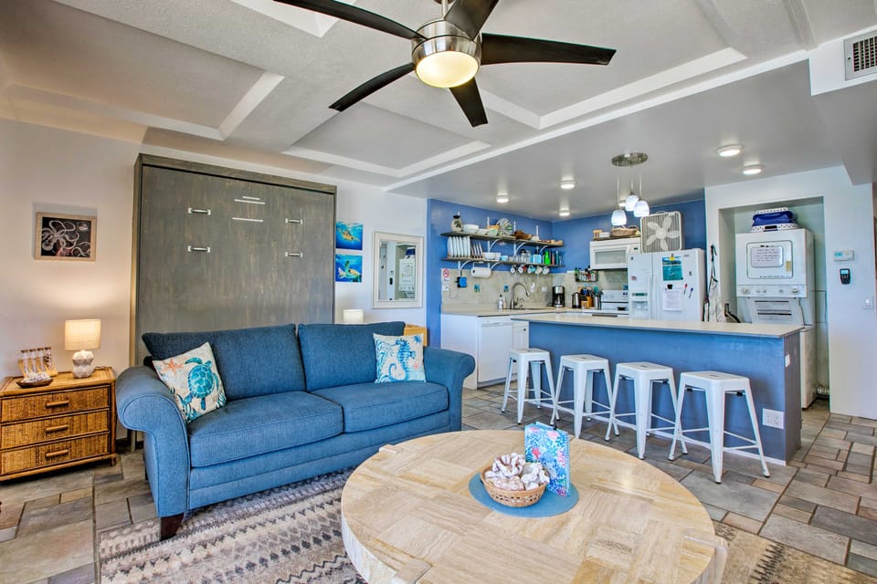 Stunning Makaha Condo w/ Pool Access + Ocean View! Apartment in Makaha