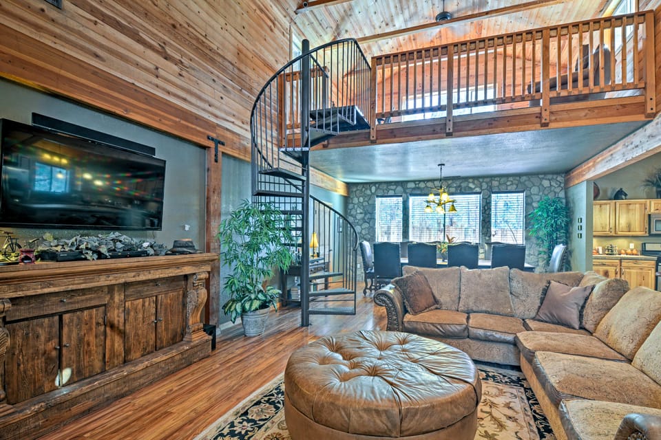 Flagstaff Cabin on 5 Acres w/ Fireplace & Fire Pit House in Flagstaff