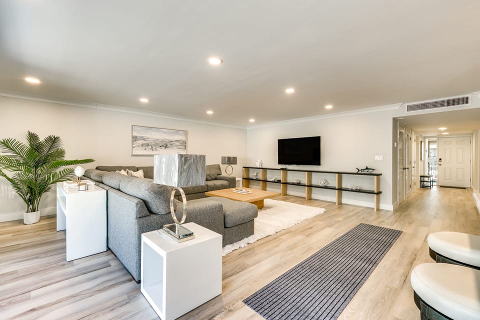 Luxury Sanibel Condo w/ Ocean View: Steps to Beach Apartment in Sanibel Island