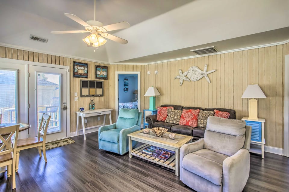 Walk to Apache Pier: Coastal Condo w/ Pool Access House in South Carolina