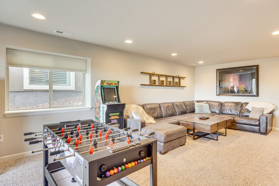8 Mi to USAFA! Townhome w/ Game Room & Backyard Apartment in Black Forest