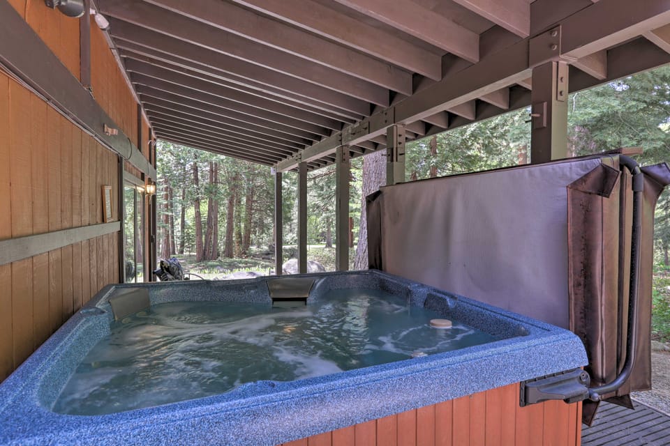 Lake Tahoe Family Home w/ Hot Tub & Game Room! House in Incline Village