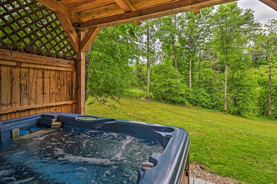 Covered Deck & Fire Pit: Smoky Mountain Cabin House in Cosby