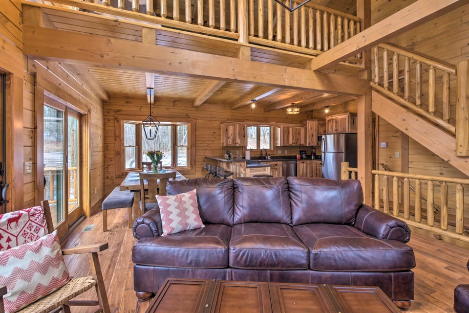 Family-Friendly Warsaw Cabin w/ Deck & Fireplace! House in Ohio