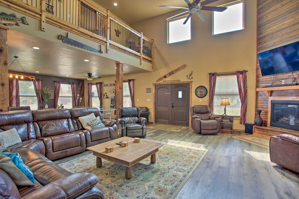 Kingston Home w/ Pickleball: Steps to Lake Texoma! House in Lake Texoma