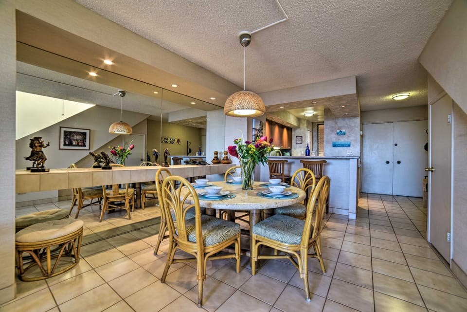 Ocean-View Maui Penthouse w/ Balcony & Pool Access Apartment in Napili-Honokowai