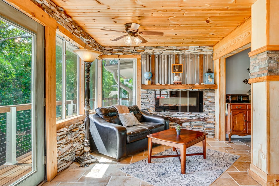 Waterfront Florida Vacation Rental w/ Boat Dock House in Alabama