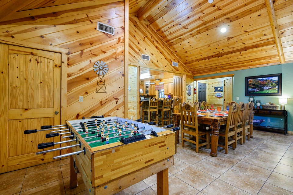 2 Mi to Beavers Bend! Broken Bow Cabin Hideaway House in Broken Bow