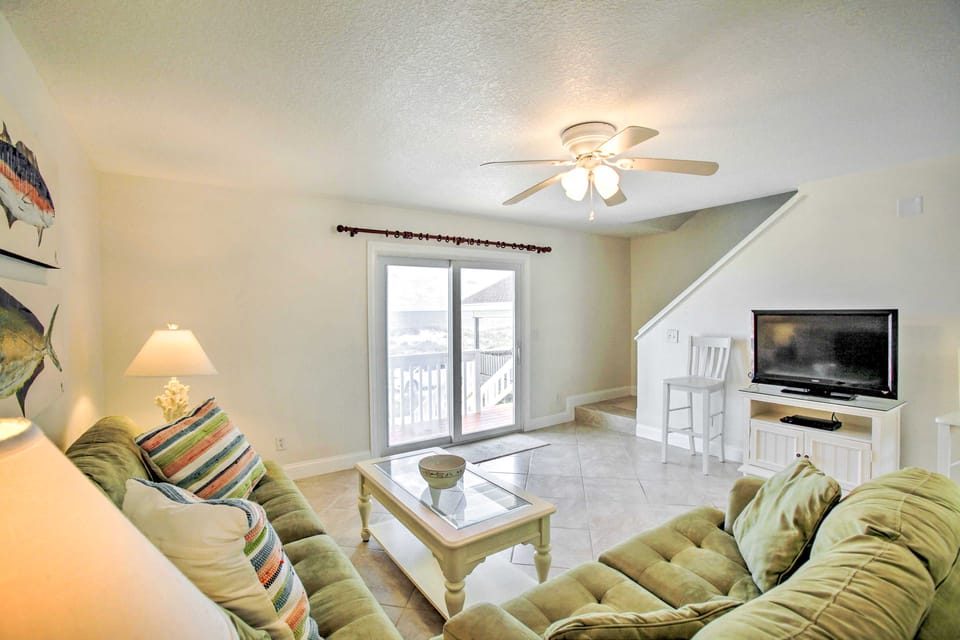 Bright Fernandina Beach Townhome: Walk to Ocean! Apartment in Fernandina Beach