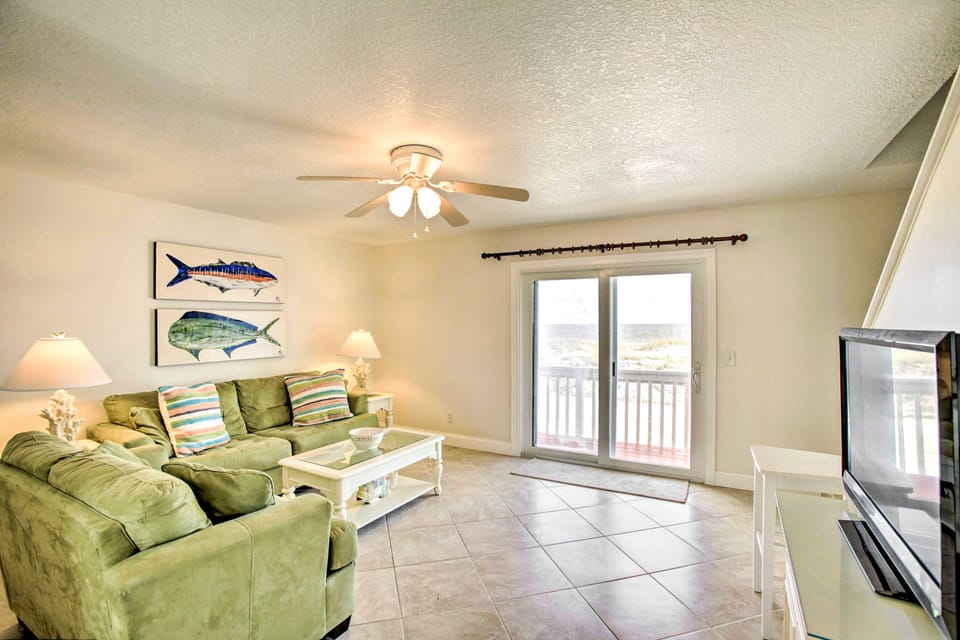 Bright Fernandina Beach Townhome: Walk to Ocean! Apartment in Fernandina Beach