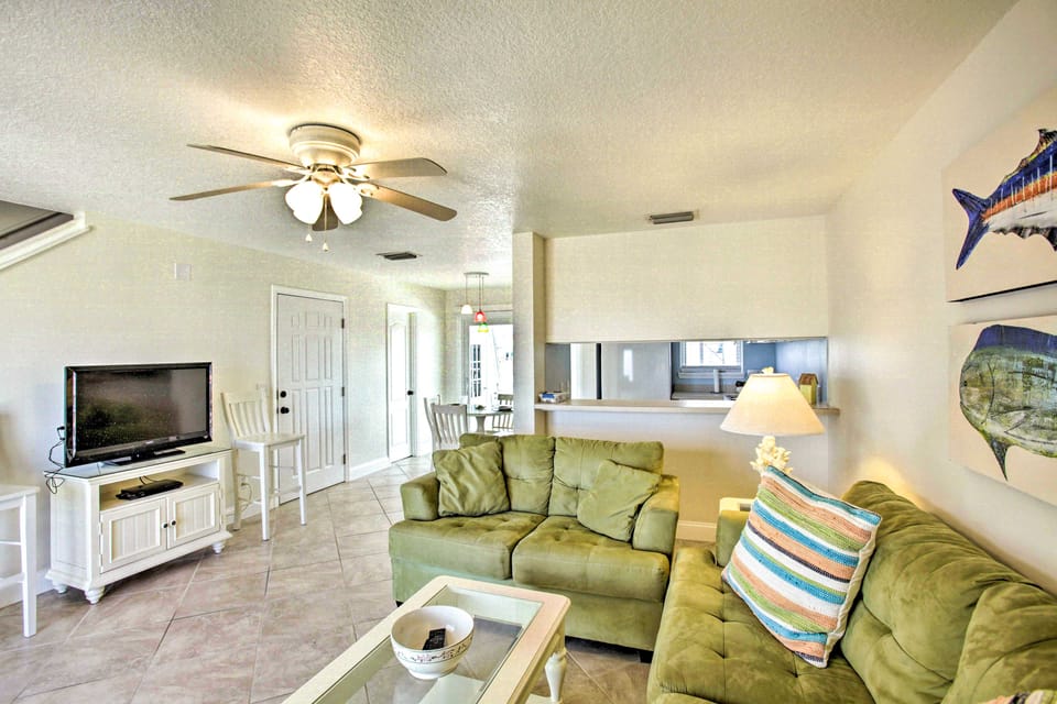 Bright Fernandina Beach Townhome: Walk to Ocean! Apartment in Fernandina Beach