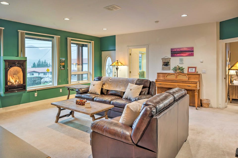 Ketchikan Home: Bay Views, 1/2 Mi to Hiking Trails House in Ketchikan