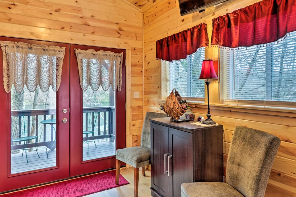 Cozy Heber Springs Cabin w/ Deck & Dock! Apartment in Arkansas
