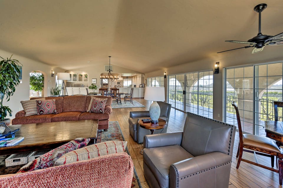 Working Vineyard & Private Pool: Villa in Plymouth House in Sierra Nevada