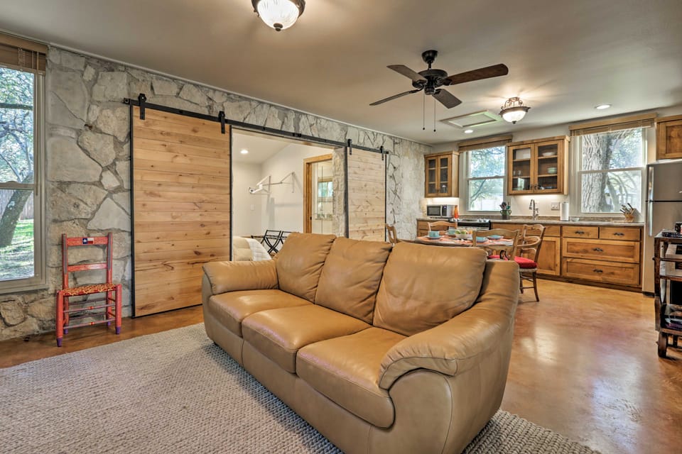 Blanco Riverfront Historic Home, 3 Mi to Downtown! Cottage in Rio Grande