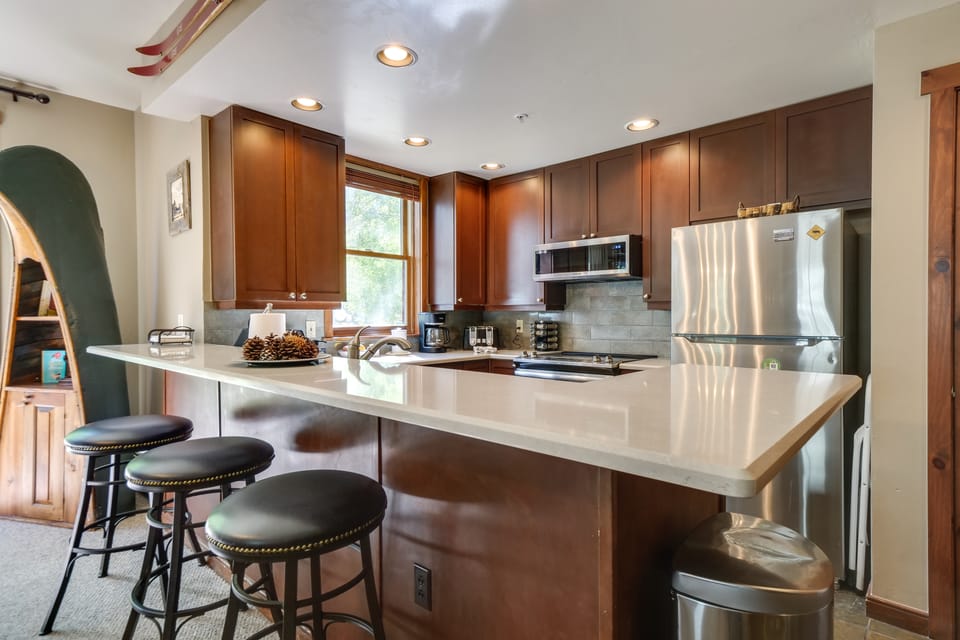 Walk to Lifts: Breck Condo on Main St w/ Amenities Apartment in Breckenridge