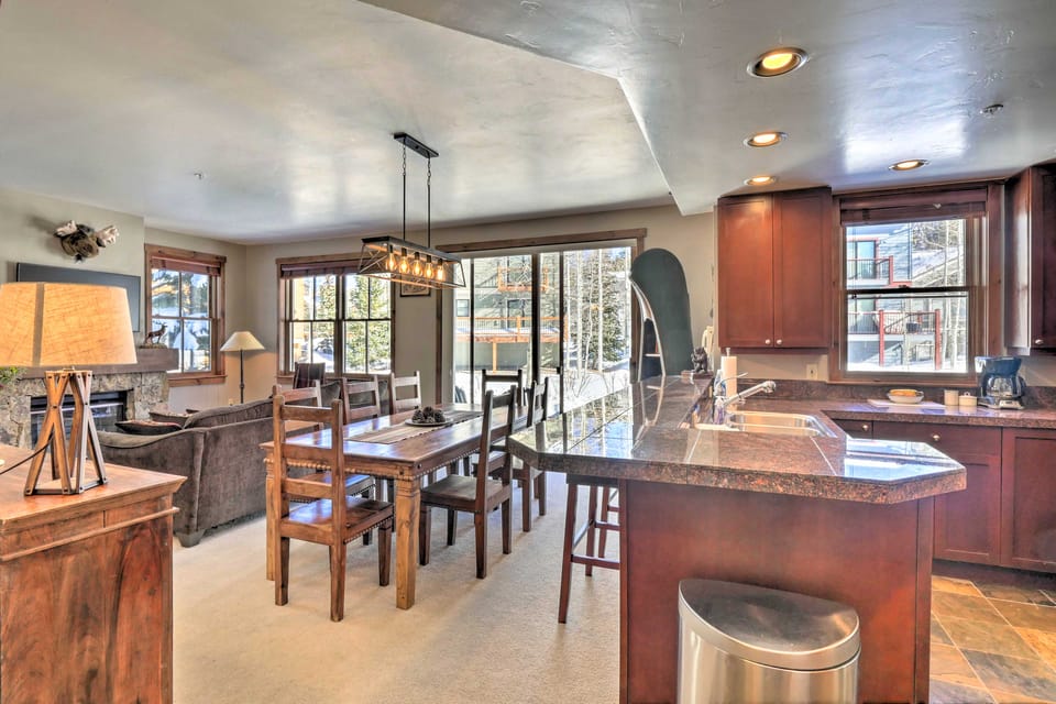 Walk to Lifts: Breck Condo on Main St w/ Amenities Apartment in Breckenridge