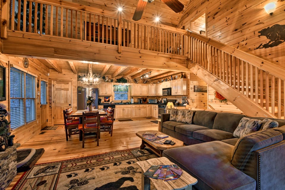 Riverside Ellijay Cabin w/ Hot Tub & Game Room House in Georgia
