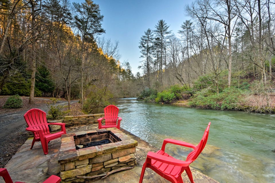 Riverside Ellijay Cabin w/ Hot Tub & Game Room House in Georgia