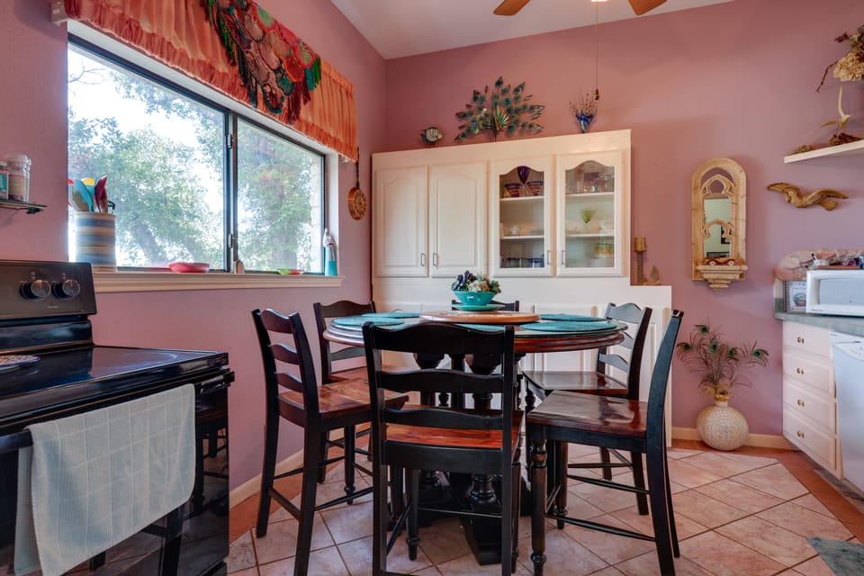 Exotic Home w/ Patio & Grill: Walk to Canyon Lake! House in Canyon Lake