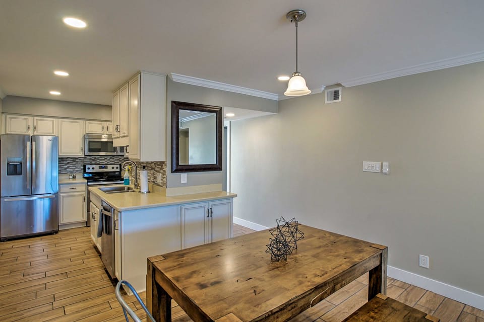 1 Mi to Old Town: Family Condo w/ Pool & Balcony Apartment in Scottsdale