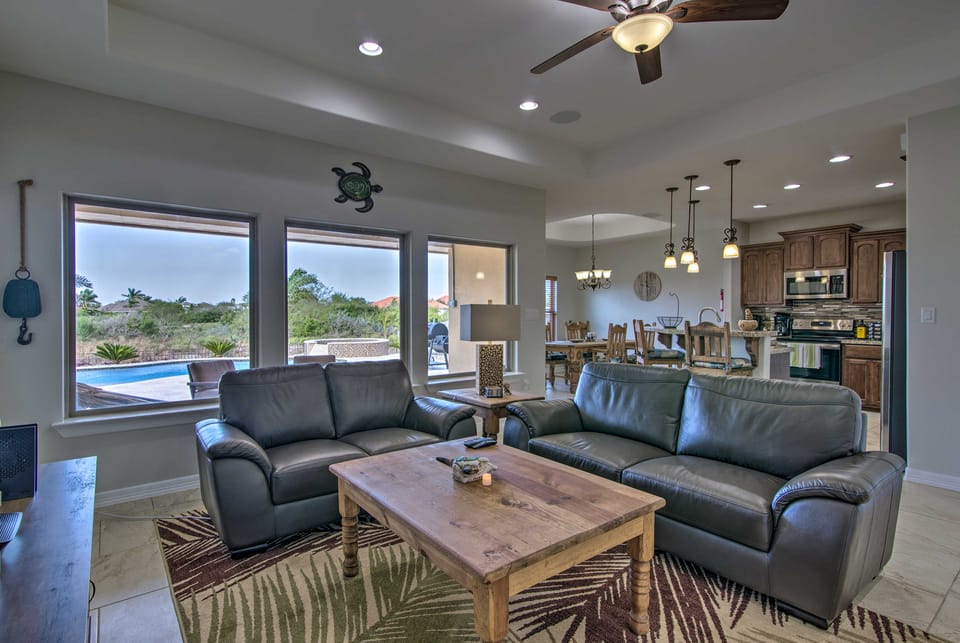 South Padre Paradise w/ Saltwater Pool Near Golf! House in Laguna Vista
