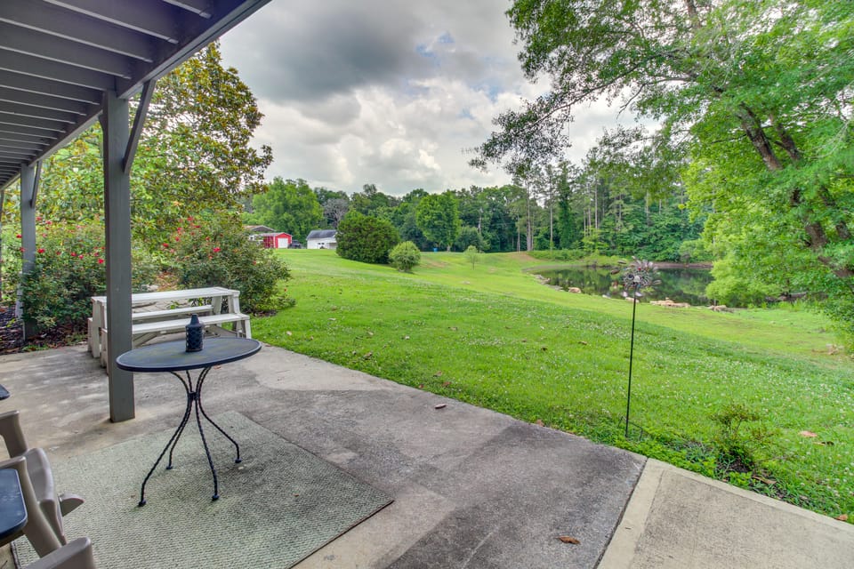 Kingston Home w/ Shared Pool - 23 Mi to LakePoint! House in Alabama