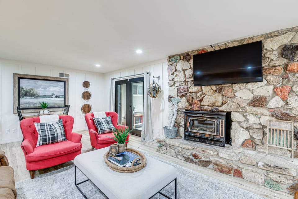3 Mi to Golf & Wineries: Arroyo Grande Home! House in Sierra Nevada