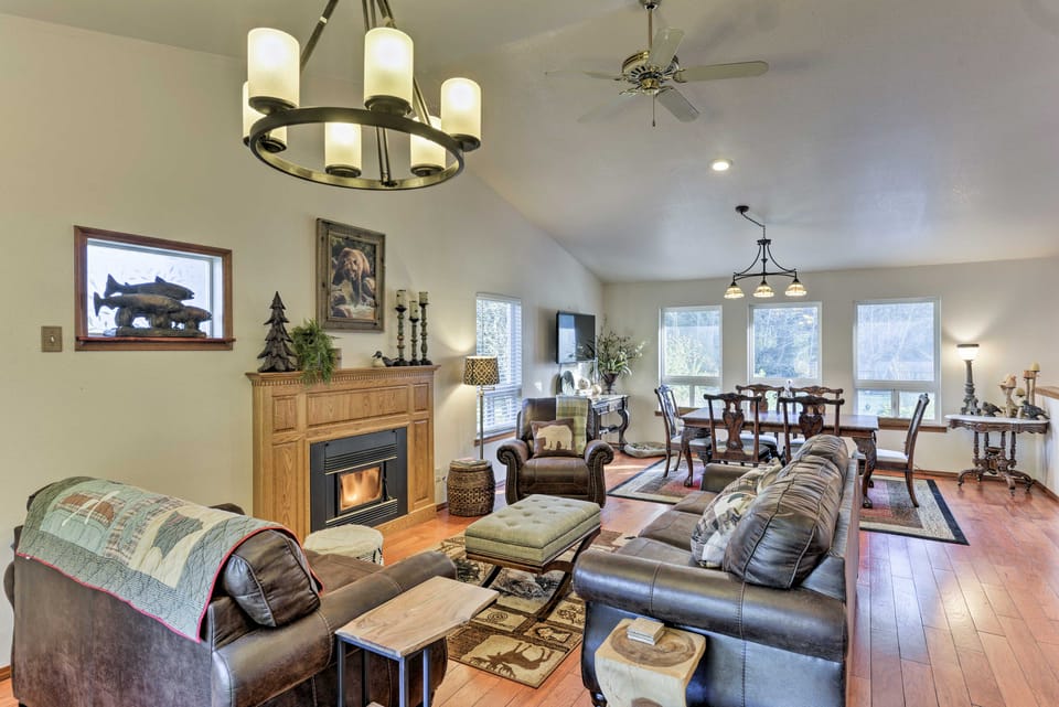 Riverfront Crescent City Home, 8 Mi to Beach! House in California