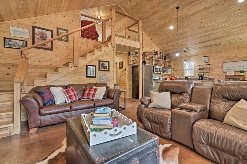 Peaceful Family Cabin on 10 Acres w/ Game Room! House in Alabama