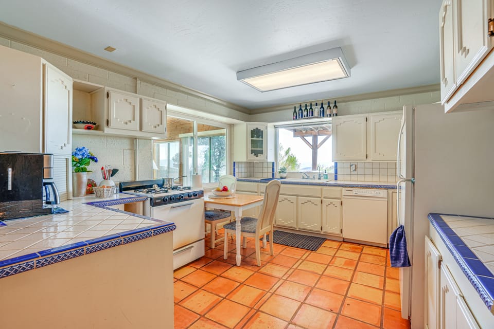 Sunroom + Sauna! Mtn-View Prescott Valley Home House in Arizona