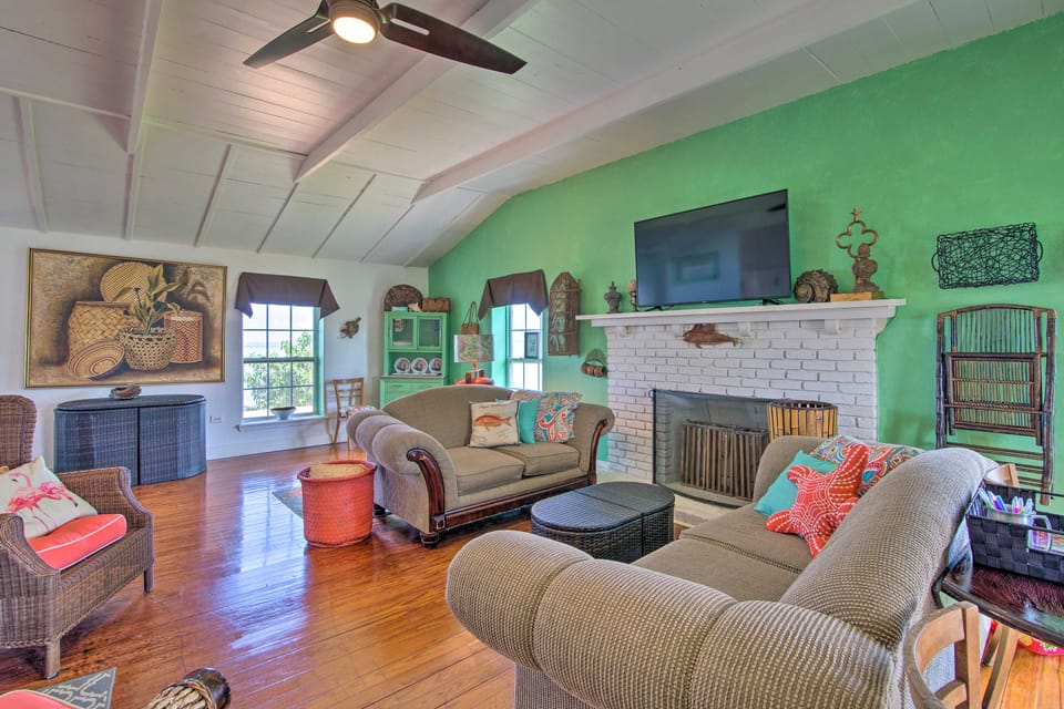 Waterfront Port Isabel Family Home w/ Pool & Pier! House in Port Isabel