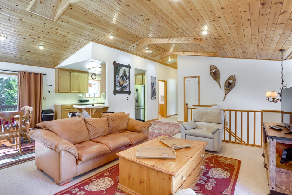 7 Mi to Northstar Resort: Tahoe Vista Family Cabin House in Tahoe Vista