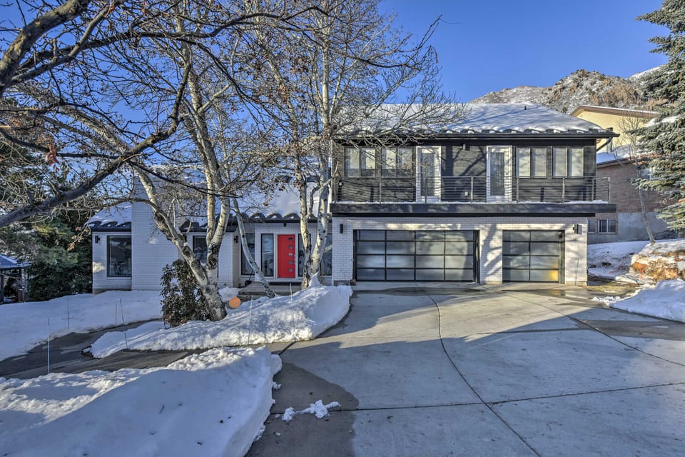 Near Snowbird & Alta Resorts: Winter Getaway Apartment in Cottonwood Heights