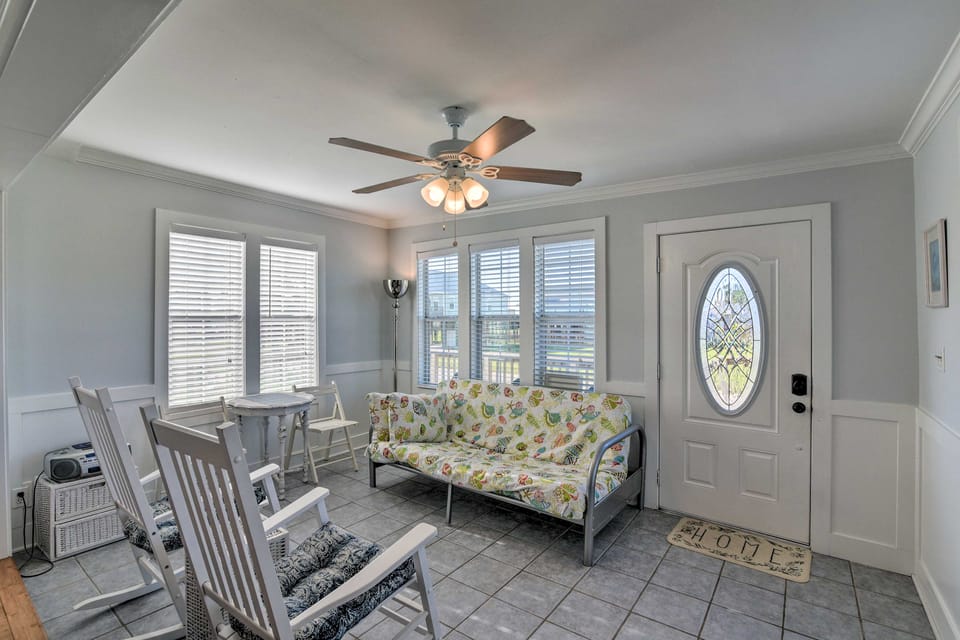 Steps to Beach! 'Surf Cottage' in Galveston Cottage in Hitchcock
