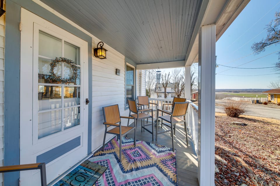 Cozy Augusta Home w/ Porch: Walk to Katy Trail! House in Ozark Mountains