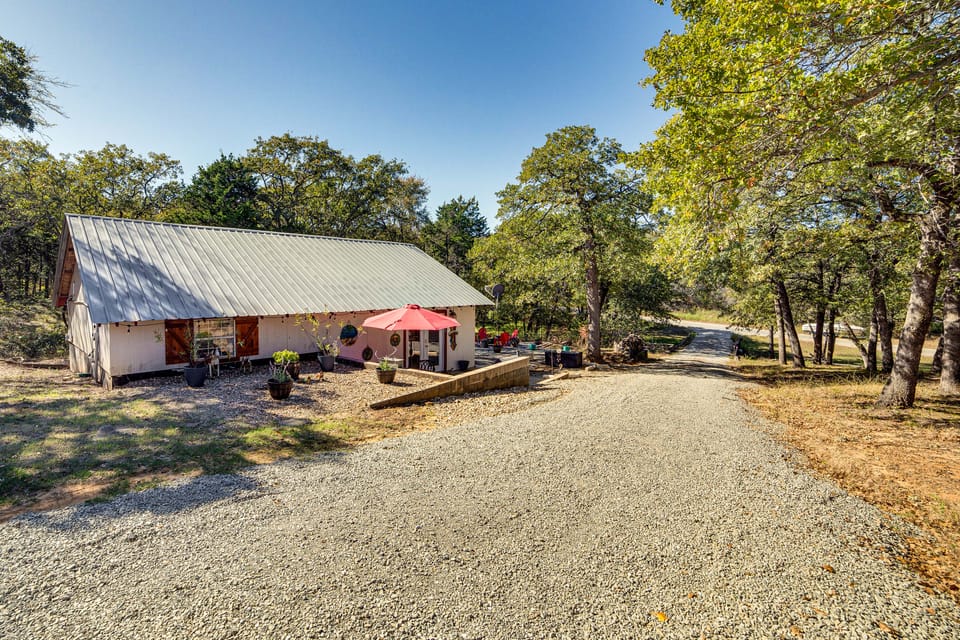 1 Mi to Park & Boat Ramp! Lake Texoma Retreat House in Lake Texoma