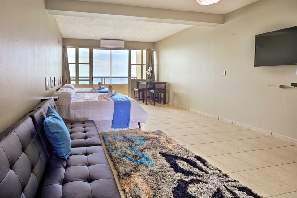 Oceanfront Resort Studio - 2 Mi to Rincon Plaza! Apartment in Stella