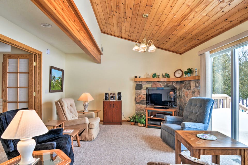 Cedar Cottage, Private Beach on Lake Leelanau Cottage in Michigan