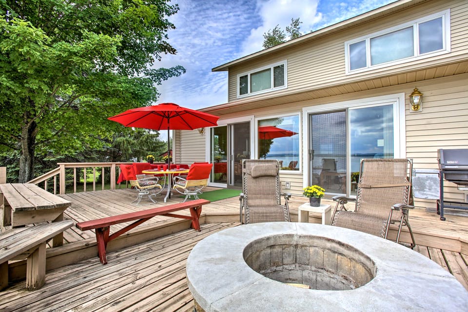 Cedar Cottage, Private Beach on Lake Leelanau Cottage in Michigan