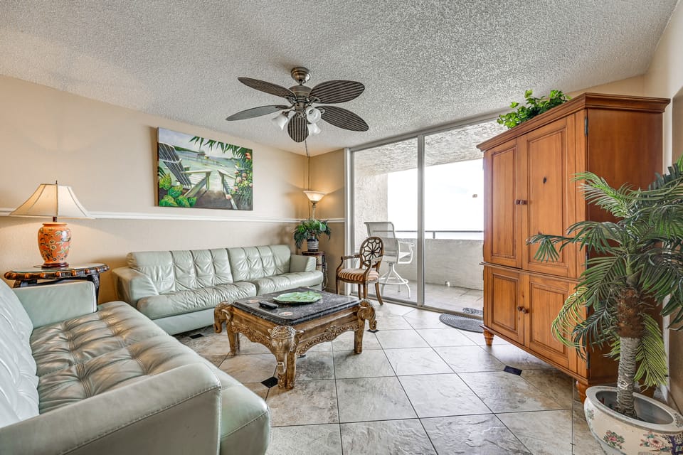 On-Site Beach Access! Waterfront Hudson Condo Apartment in Hudson