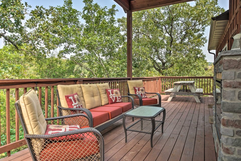 Relax Fireside: Family-Friendly Branson West Cabin House in Table Rock Lake