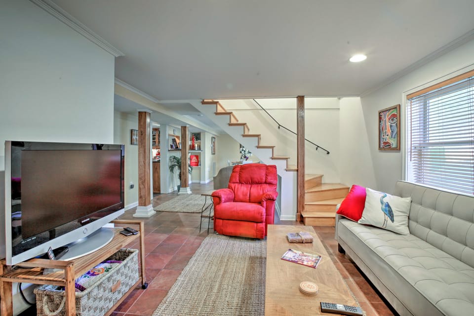 4 Mi to French Quarter: NOLA Apt w/ Garden Patio Apartment in New Orleans