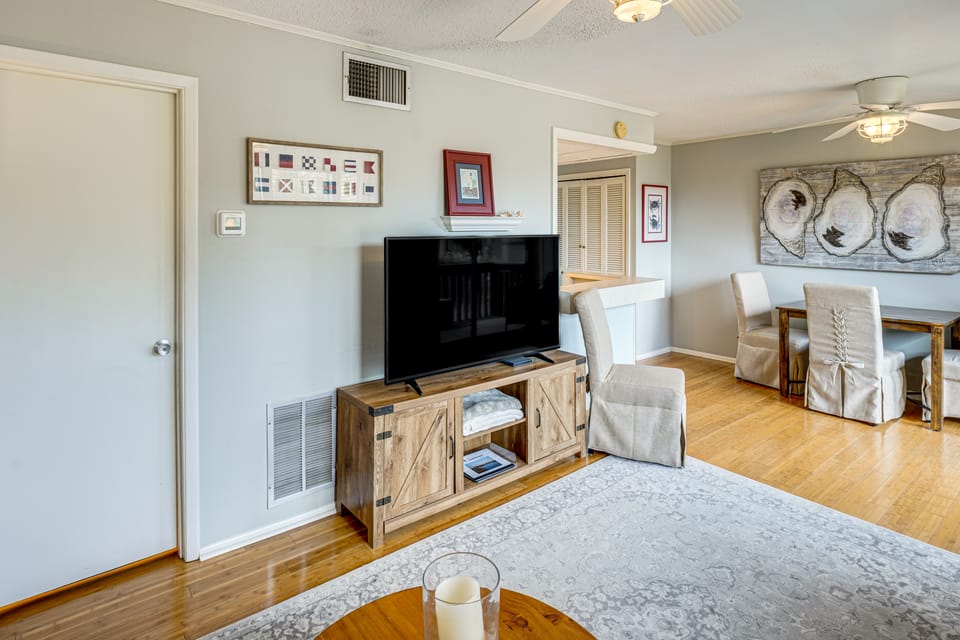 Golfer's Getaway! Modern Diamondhead Condo Apartment in Diamondhead
