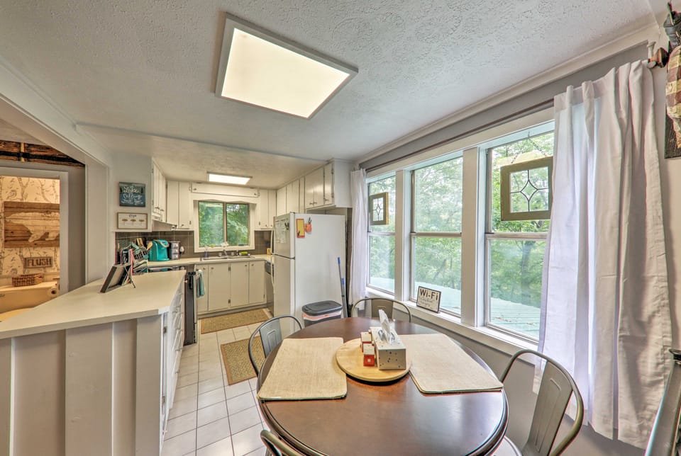 Seasonal Water Views: Home Near Center Hill Lake House in Center Hill Lake