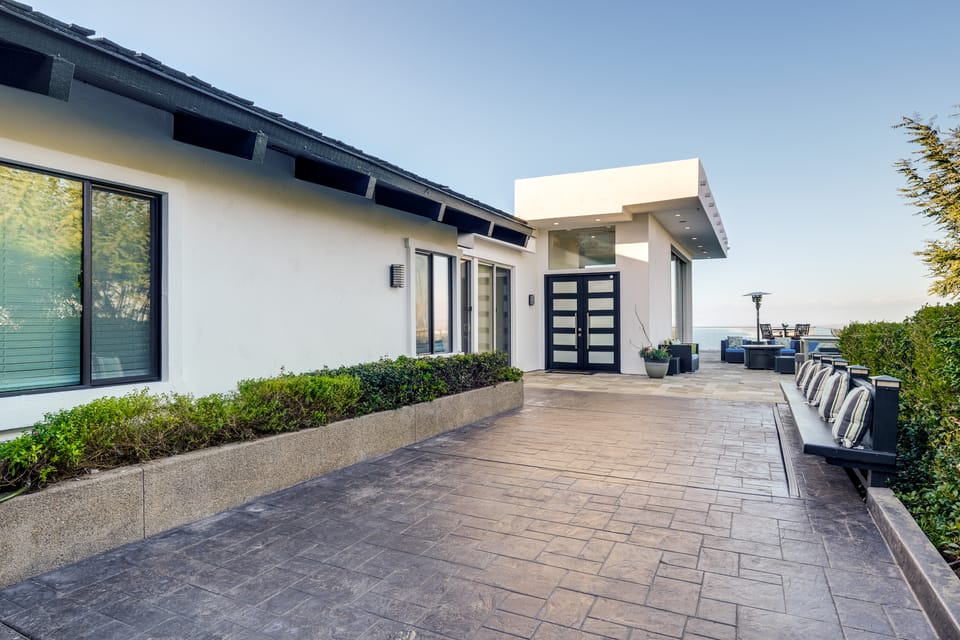 Pool & Coastline Views: Luxe La Jolla Home House in La Jolla