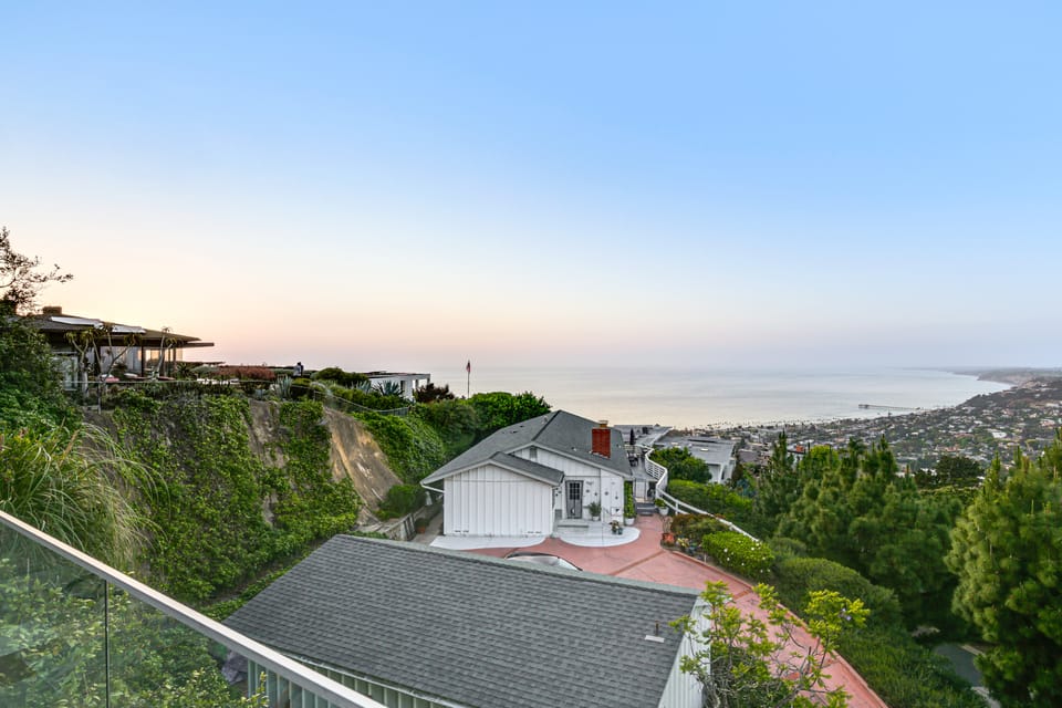 Pool & Coastline Views: Luxe La Jolla Home House in La Jolla